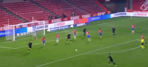 懂球译站 ｜ 曼联财务困境：拿着欧联杯的收入，过欧冠的生活