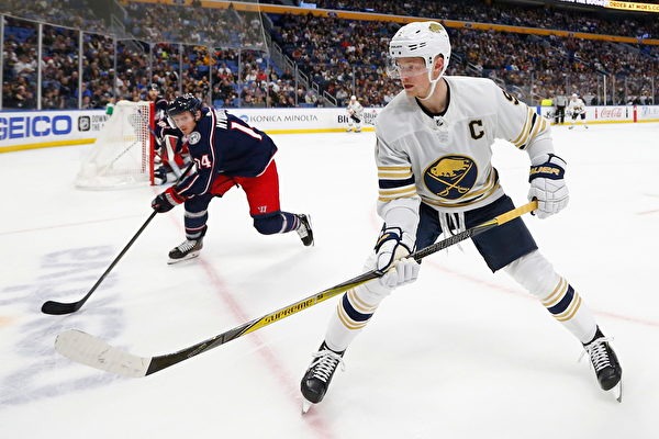 在海边的日子也太快乐了吧 可以潜水看海龟和鲨鱼宝宝还有好看的珊瑚 可以和朋友们一起打排球和飞盘 夜晚吹着海风喝酒吃烧烤 除了晒的黑了很多点 我永远热爱大海